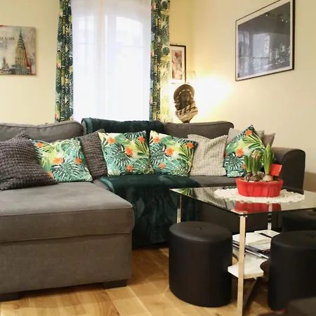 And Bright 43 M Refurbished Ideal For 2 Apartment
